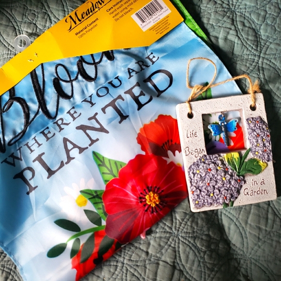 Other - Floral Garden Flag and Decor Set